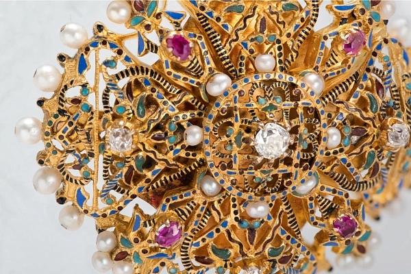 «Очарование красоты. Из истории ювелирных украшений в России»
